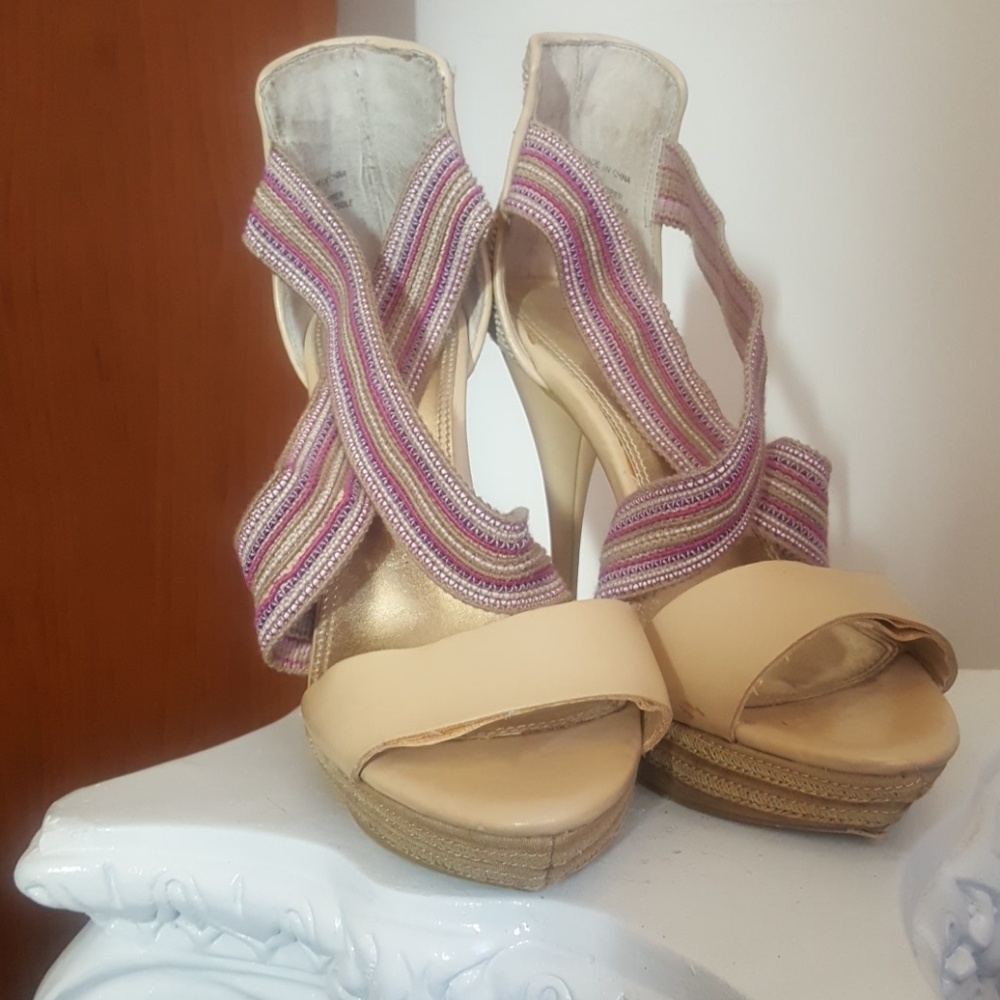 Shoes - Picture 4 of 8